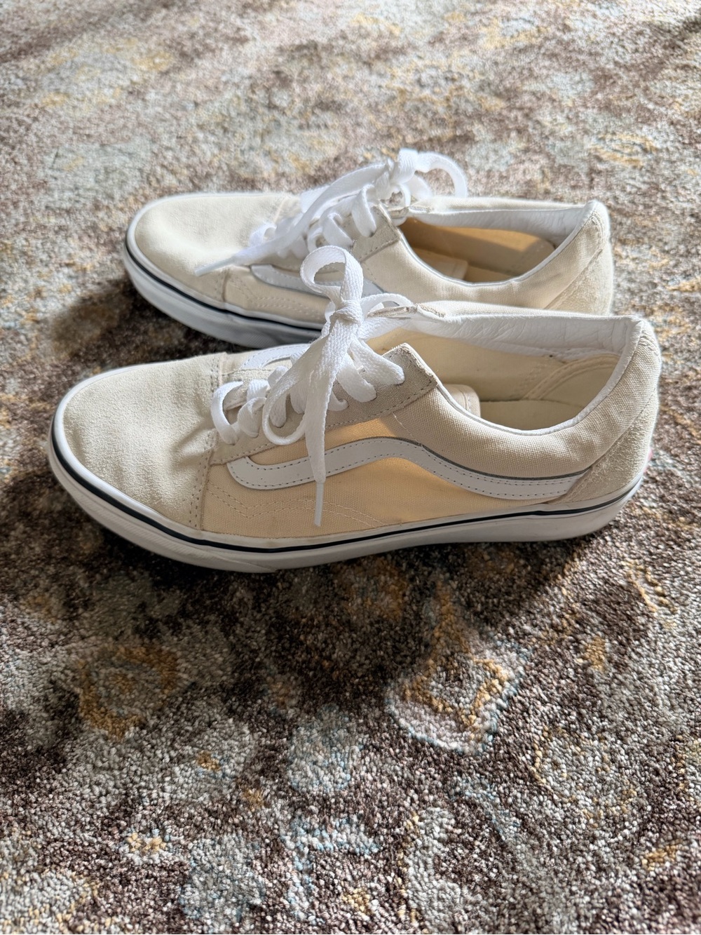 Vans Low Top Sneakers in Off-White and White